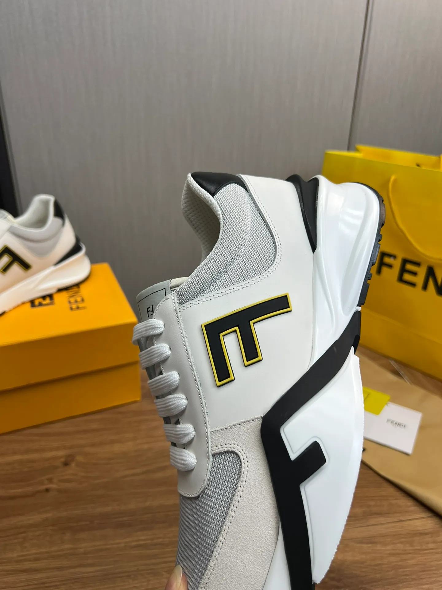 Men's shoes 💰520💰 Fendi [Fendi] hot style is on the market 🔥Fashionable casual men's shoes 🔱 Made of original cowhide + breathable mesh lining + sheepskin feet, perfect shape, top quality, you deserve it 🔜Original outsole, ultra-light, non-slip and wear-resistant 👣 Standard size 38-44 (customized in 45)